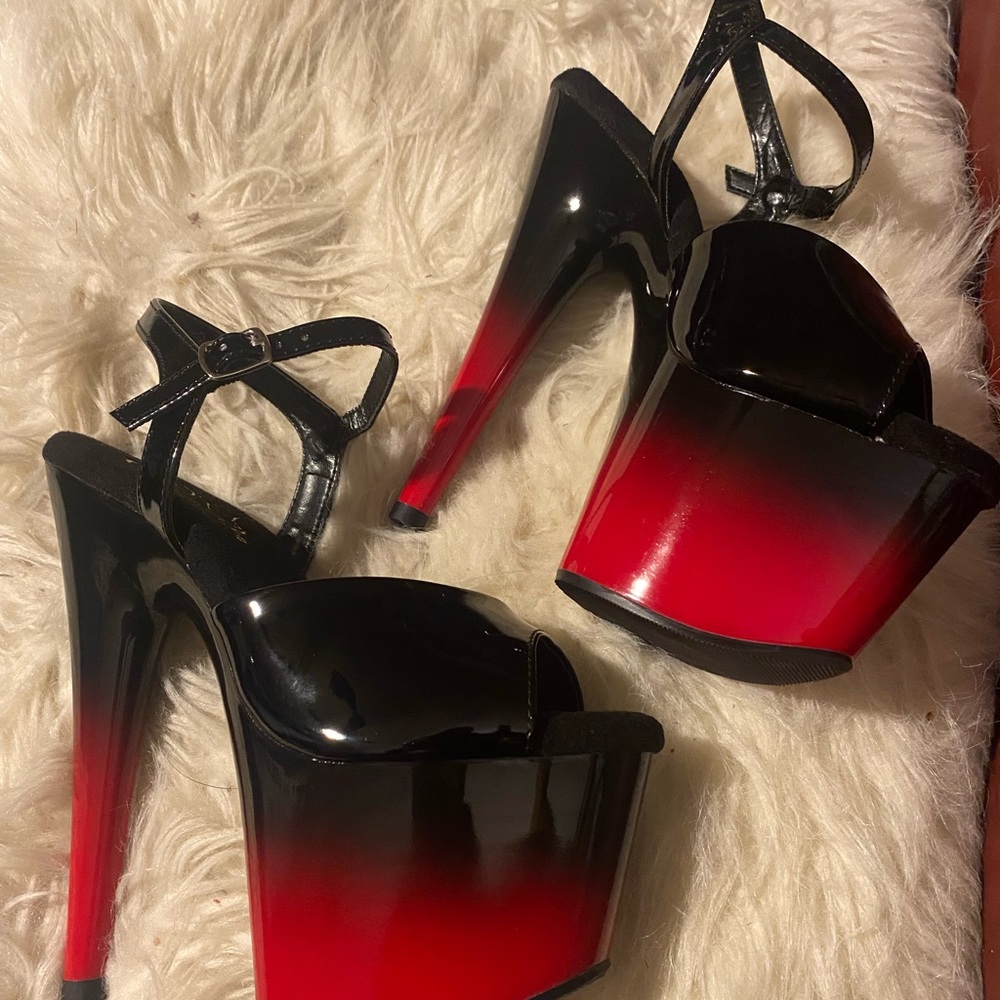 Pleasers heels two toned size 6